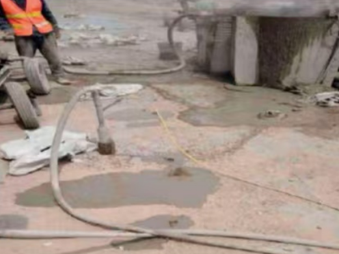 银川水泥混凝土路面板底注浆技术 路面脱空注浆整治方案